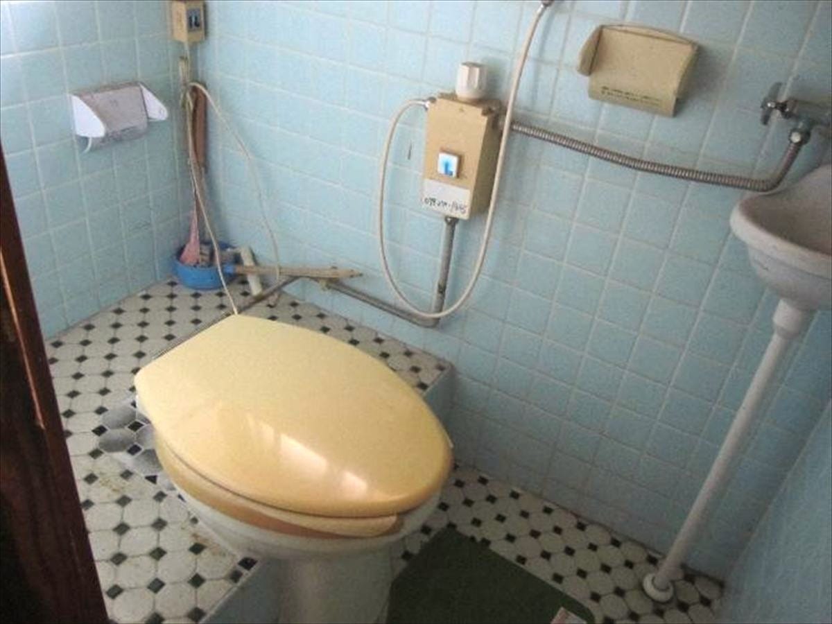 鹿児島県薩摩川内市の物件のトイレ。