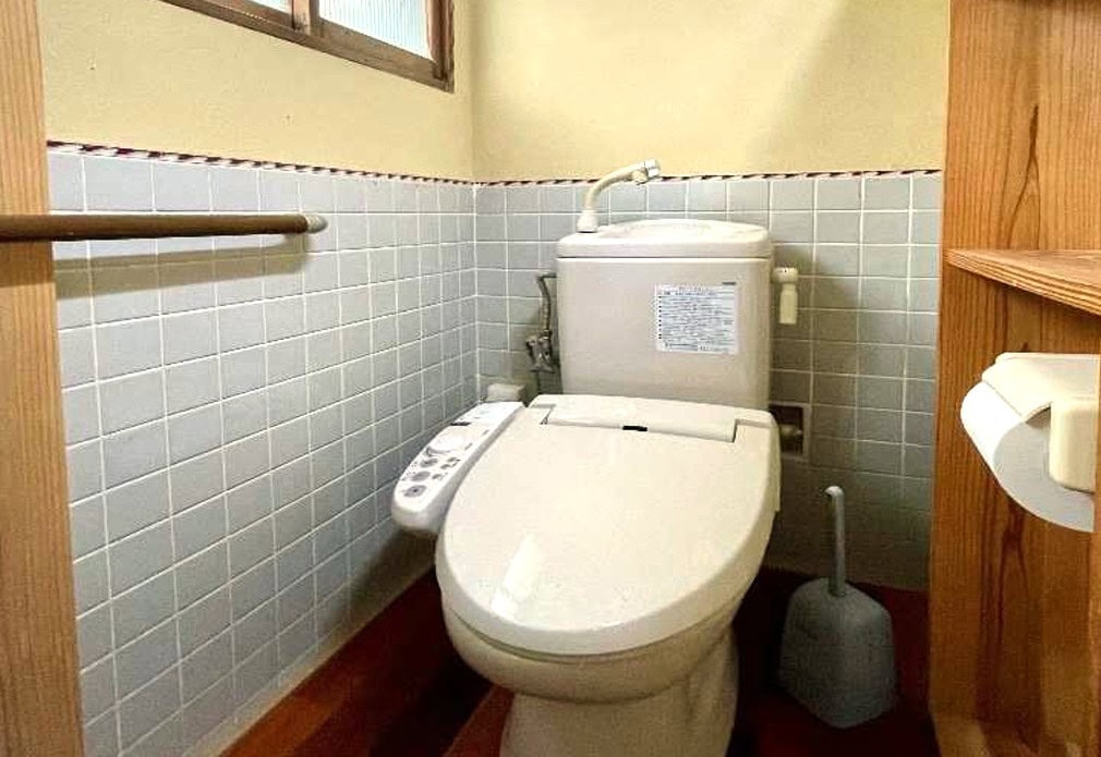 長崎県雲仙市の賃貸物件のトイレ。汲取だが、様式で使いやすそう。