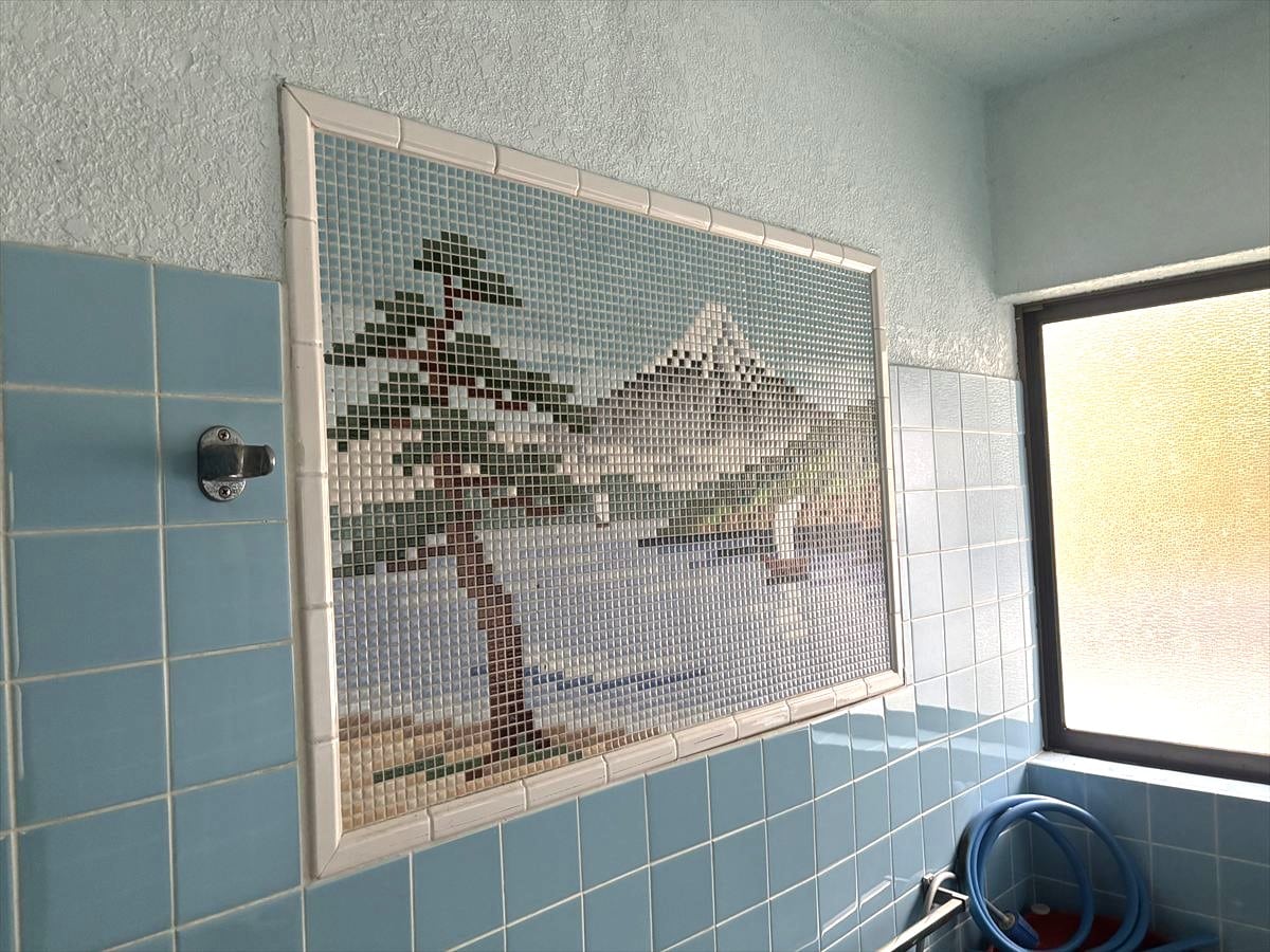 広島県三次市の物件の浴室の壁。