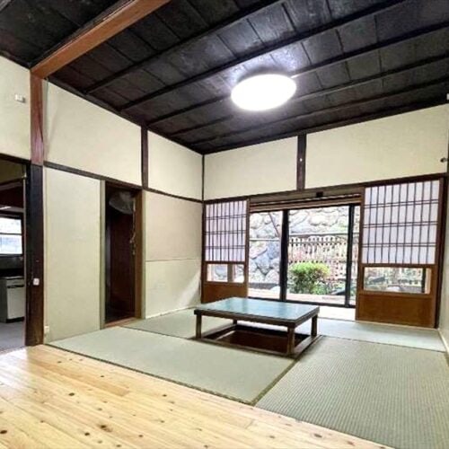 長崎県雲仙市の賃貸物件の和室。掘りごたつがある。