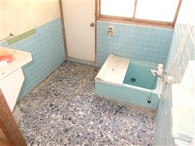 長崎県雲仙市の賃貸物件の浴室。