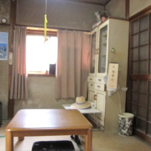 鹿児島県薩摩川内市の物件の4.5帖の和室。