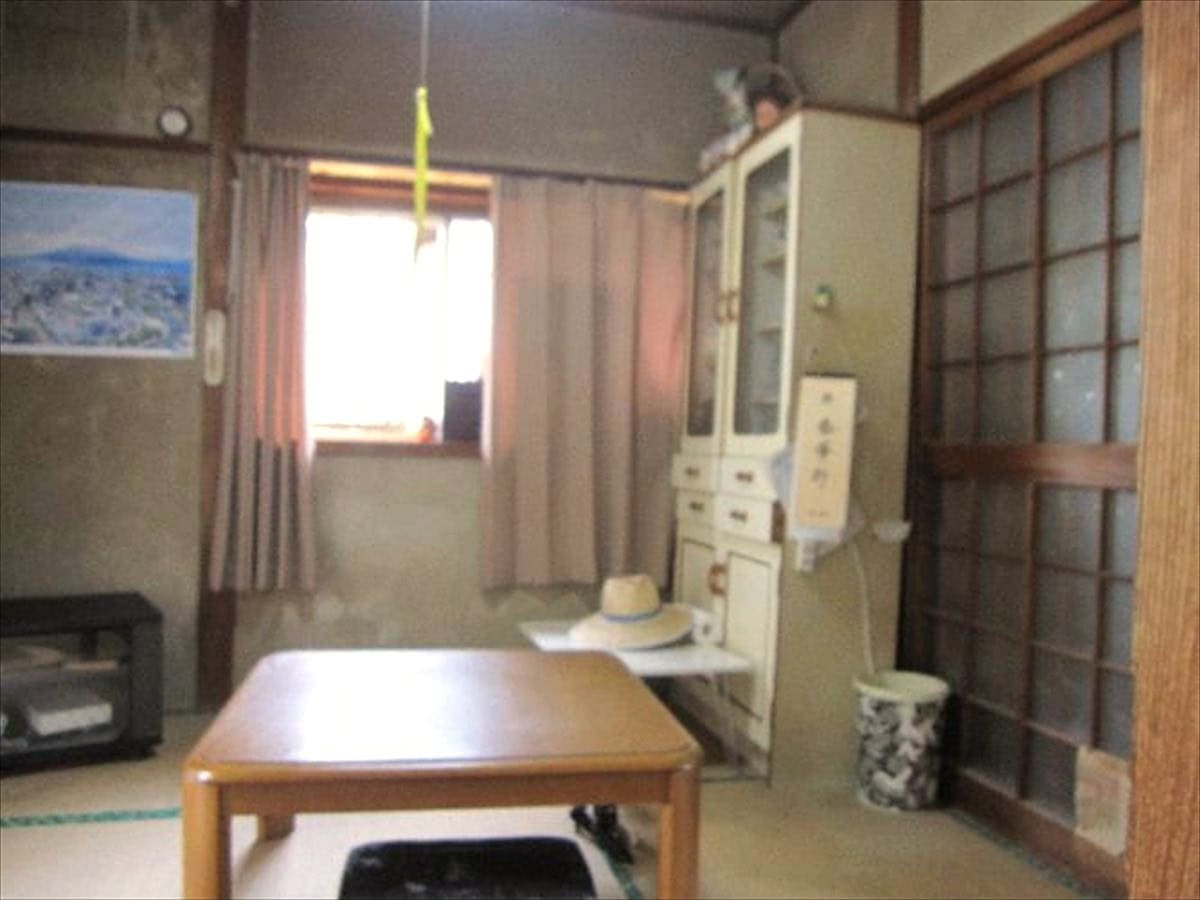 鹿児島県薩摩川内市の物件の4.5帖の和室。