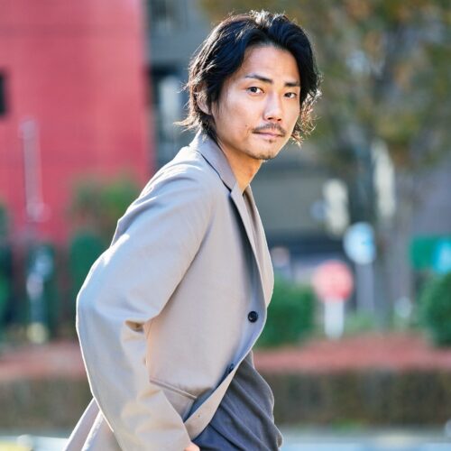 【毎熊克哉さんインタビュー】「〝世界の回転を変える〞ように、東京とは違う常識のところにまた住んでみたい」|映画『安楽死特区』