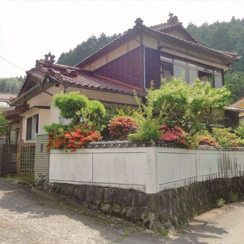 雲仙温泉へ車で約5分! 部屋数の多い2階建て【長崎県雲仙市】泉質の違う2つの温泉が楽しめる! 全国有数の温泉地で、スローライフ