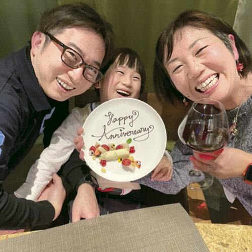 結婚記念日は「道の駅さかい」内の〈ウルフギャング〉へ。ほかにも銀座の名店〈おのでら〉の回転寿司など、憧れの人気店が町内に続々と出店している。