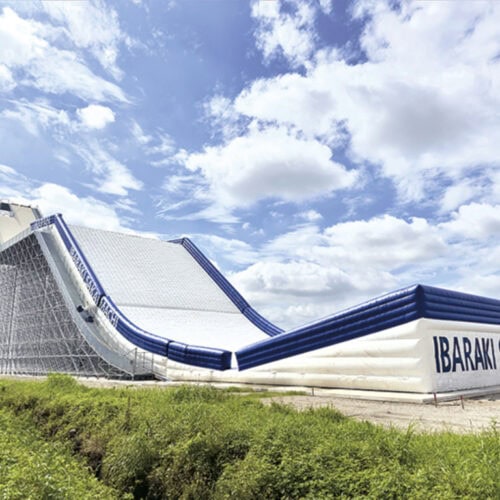 特殊人工芝のスキー/スノボ用ジャンプ台「SAKAIビッグエアパーク」