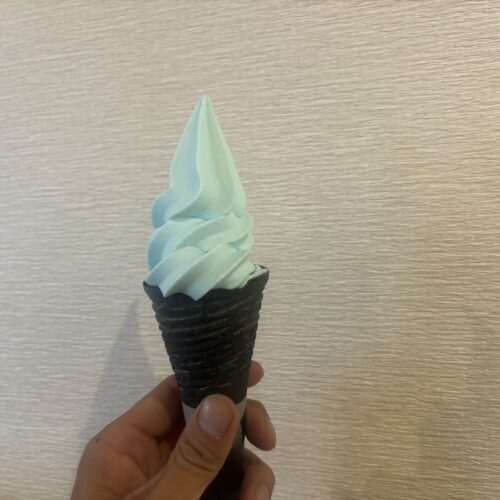 道の駅 十和田湖の「レイクブルーソフト」