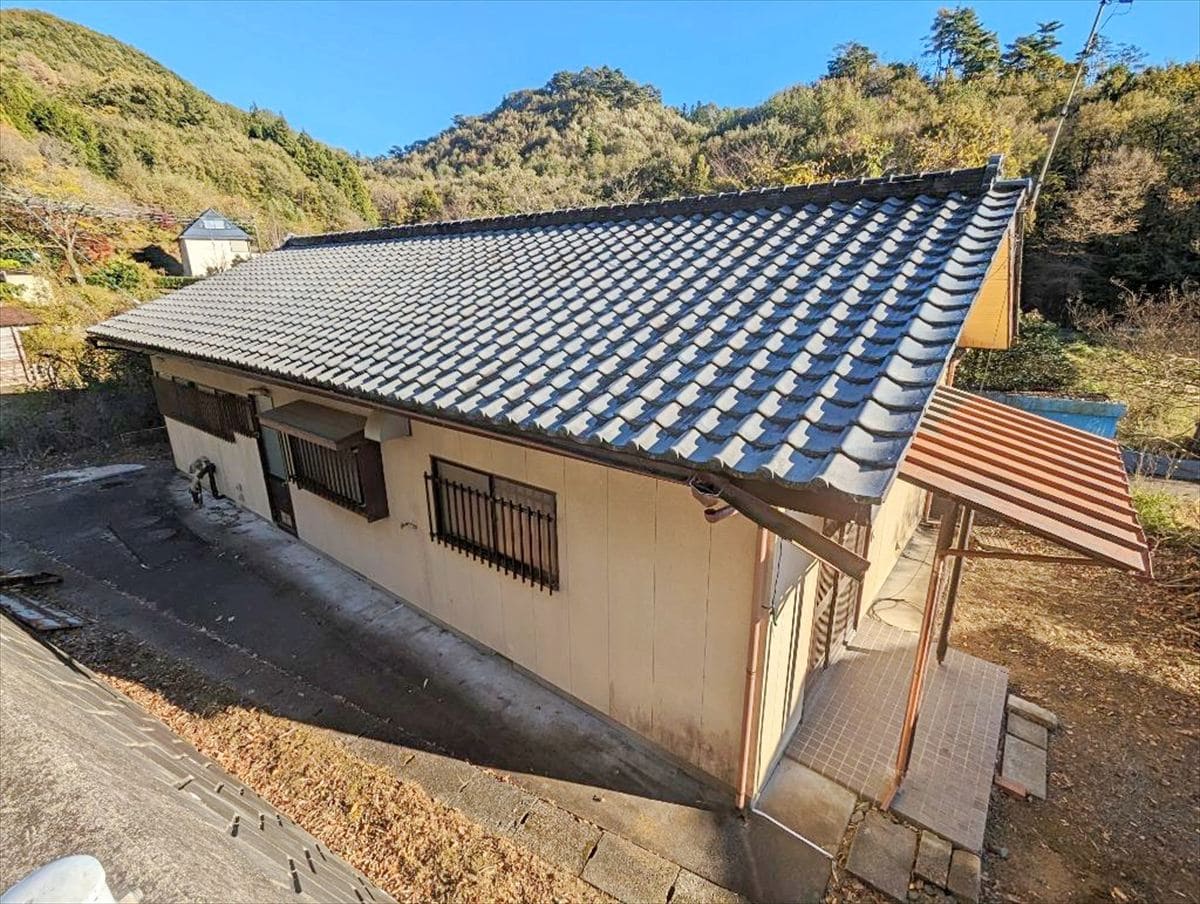 群馬県みどり市の物件の北西側から見た外観