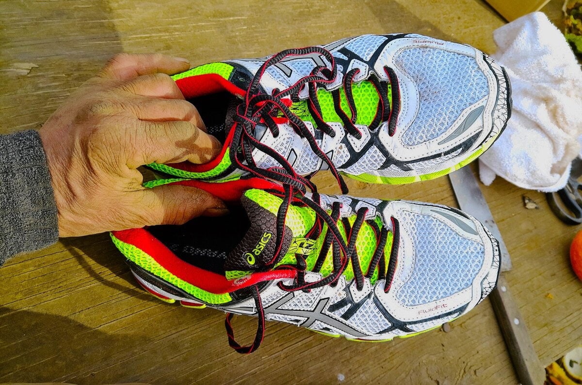 新品を買えば我が稼ぎ3日分に相当するアシックス