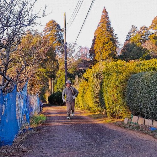 今朝も弾む気持ちで僕はアシックスに足を入れる