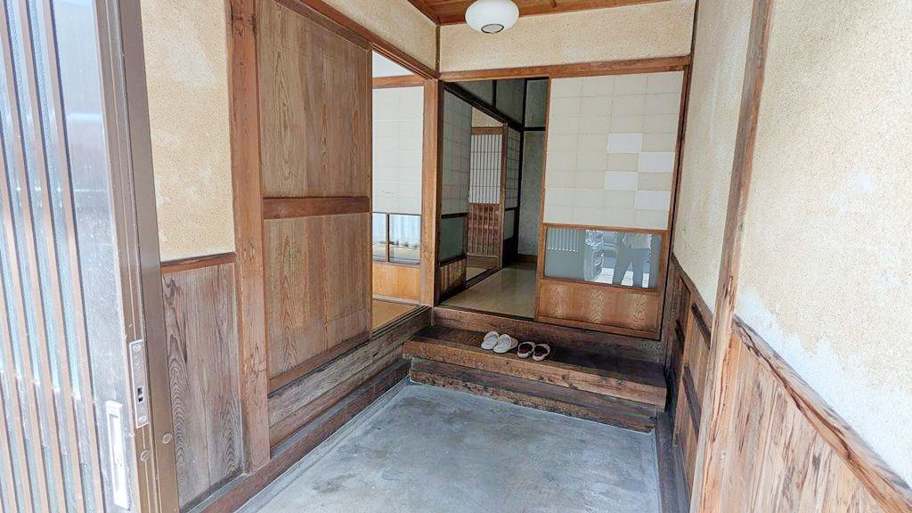 岐阜県飛騨市の物件の玄関