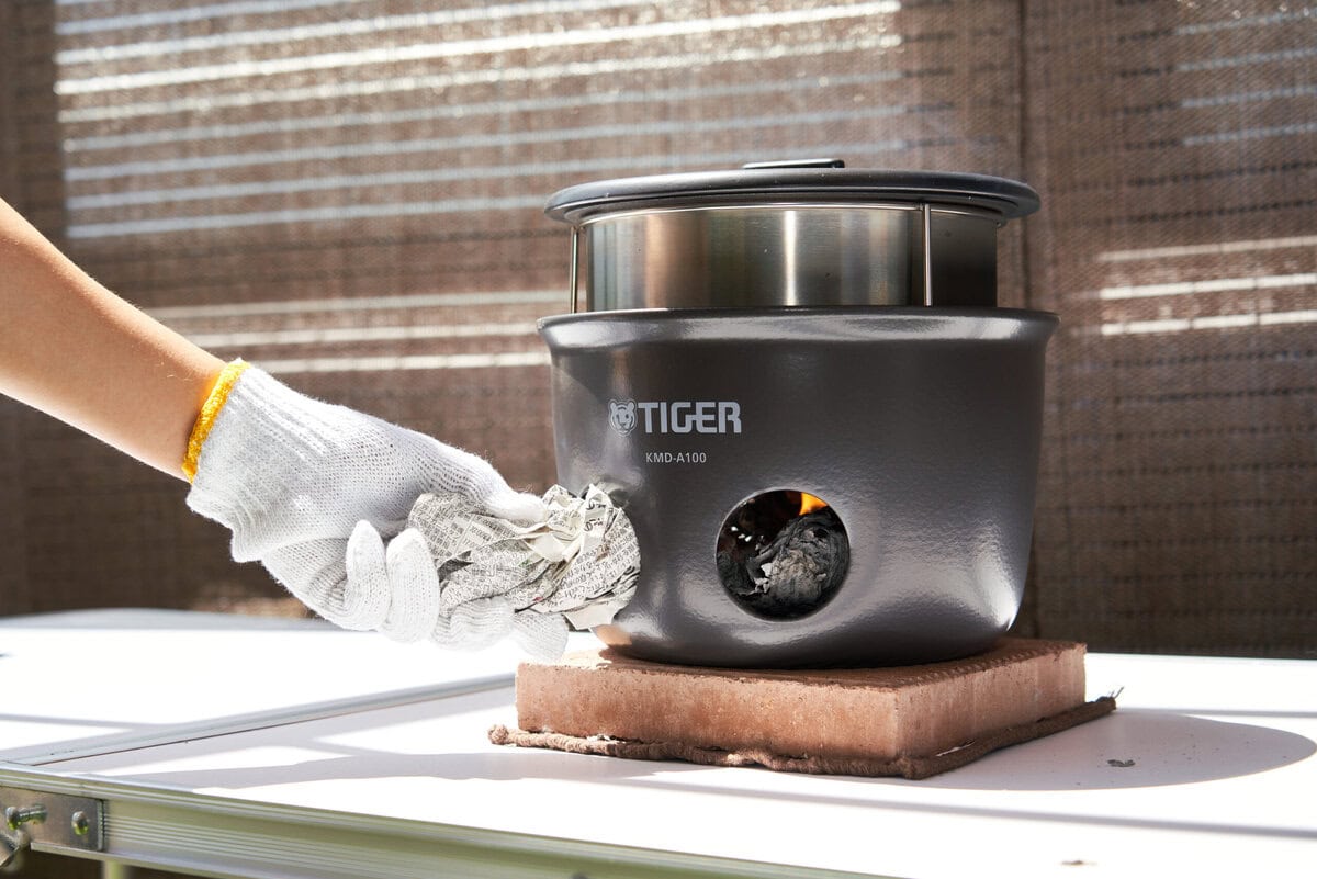 タイガー魔法瓶の魔法のかまどごはんは新聞紙1部あれば、おいしい“炊きたて”ごはんが炊ける
